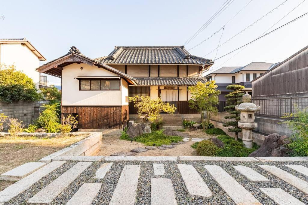 日々の宿: 宇野駅から車で5分 直島へ 最大7名様 古民家貸切 一棟貸し Tamana Exterior foto